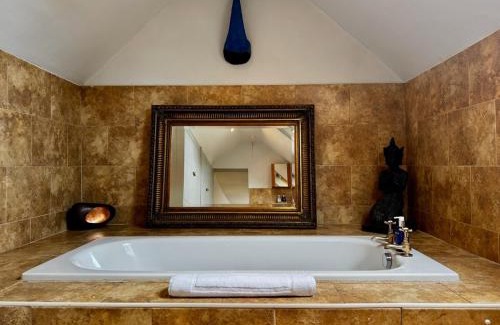 Cheltenham Apartment | The Coach House Duplex Apartment - by MaisonPro