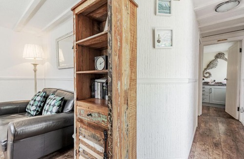 St. Florence Apartment | The Coach House
