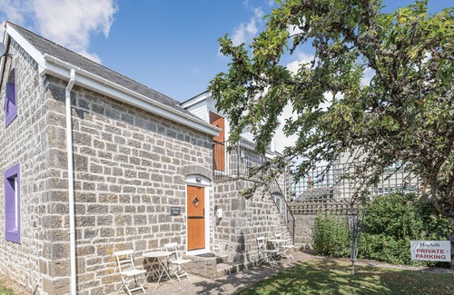 St. Florence Apartment | THE COACH HOUSE, pet friendly, with pool in St Florence
