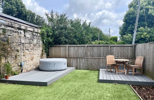 St Austell Cottage | The Coach House - with hot tub