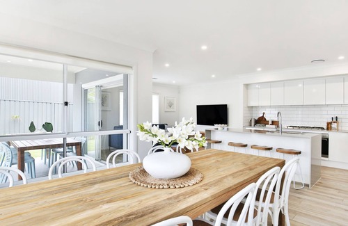 Callala Bay House | The Coast Beach - Pet Friendly - 2 Mins Walk to Bay