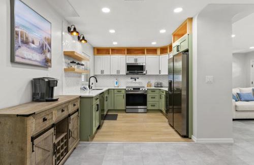 Seminole House | The Coastal Retreat Modern 3BR Home with Beachy Charm