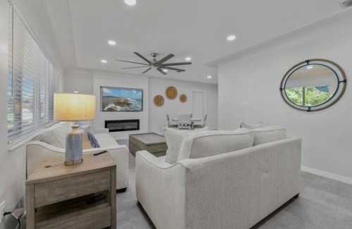 Seminole House | The Coastal Retreat Modern 3BR Home with Beachy Charm