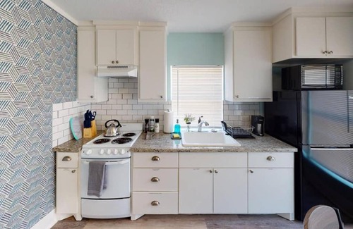 Baytown Apartment | The Comfi Coral - Apartment Home Studio C