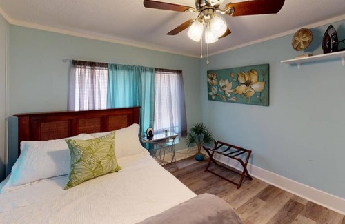 Baytown Apartment | The Comfi Coral - Apartment Home Studio C
