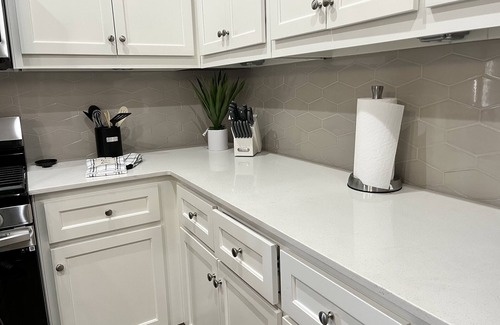 Wheatland House | The Cosmopolitan: Modern, Cozy, New 3bedroom Home