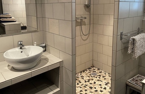 Saint-Christol-Les-Ales Apartment | The Cottage of the Oaks