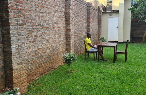 Lilongwe House | The Cottage: 3 bedrooms. Rest & Peace Assured