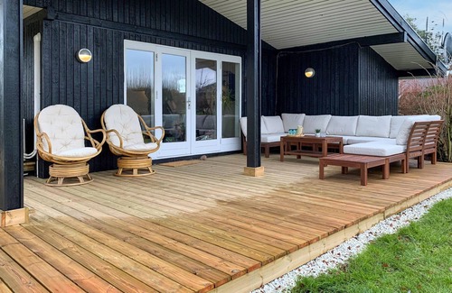 Østerskov House | The cottage is situated on a beautiful natural plot bordering an unfenced marsh.