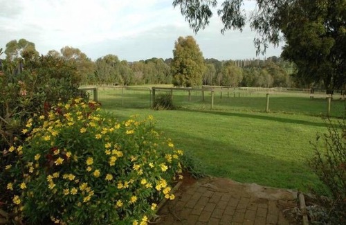 Merricks North Other | The Cottage Merricks North-Close to top wedding venues,tennis court on property