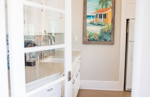 Laurel Park Cottage | The Cottage Next Door Best Downtown location in Sarasota