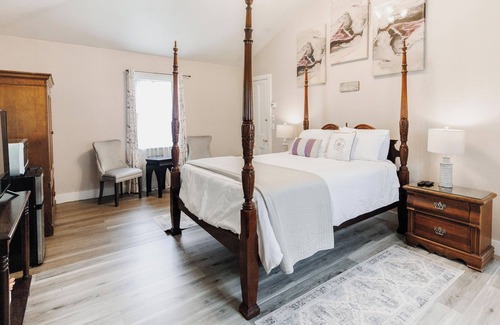 Middletown Cottage | The Cottage- Private Room
