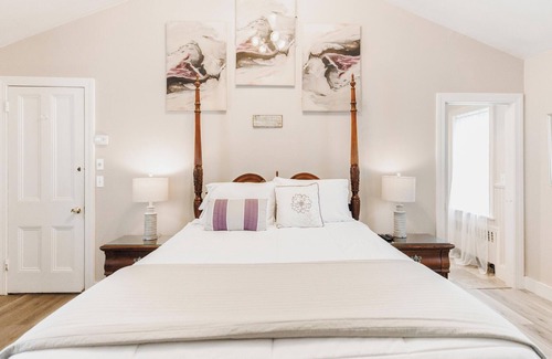 Middletown Cottage | The Cottage- Private Room