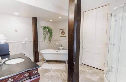 Middletown Cottage | The Cottage- Private Room