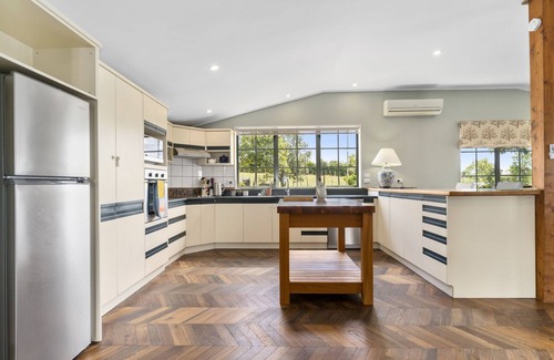 Western Bay of Plenty District House | The Cottage - Te Puke Holiday Home