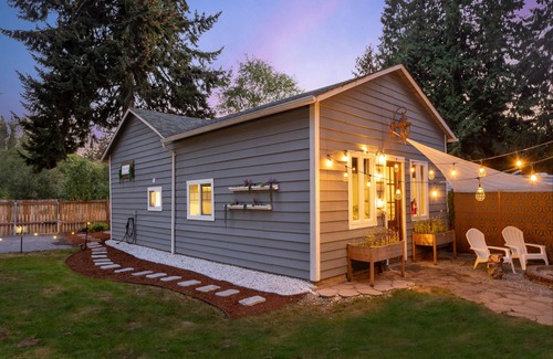 Highline Cottage | The Cottage + Unit B at Lotus Estates - Pool and Hot Tub!