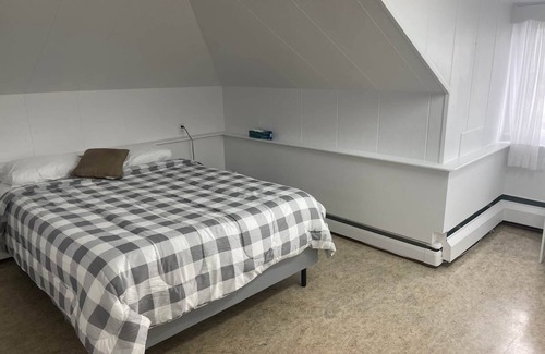 Sainte-Anne-des-Monts Hostel | The Couvent, 405 - chambre Queen