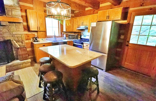 Cherokee Cabin | The Cove: 6 min to Casino and Golf! Pet Friendly