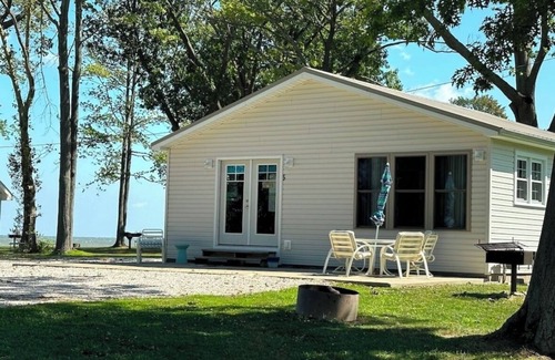 Geneva-on-the-Lake Cottage | The Cove House: Private 2 bdm cottage