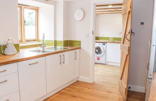 Munslow Cottage | THE COW BYRE, HEATH FARM, family friendly, with open fire in Ludlow