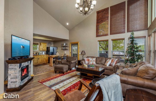 Grove Cabin | The Cowskin Cabin - Lakeview, great for fishermen, families and friends!