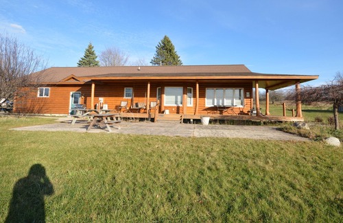 Boyne Falls Cabin | The Cozy Cabin
