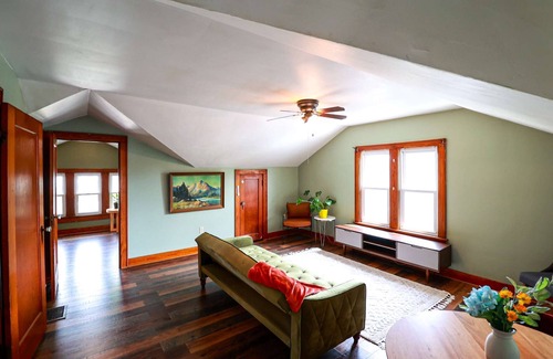 Effingham Apartment | The Cozy Cavern
