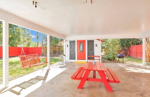 Downtown Cabin | The Cozy Haven near DT