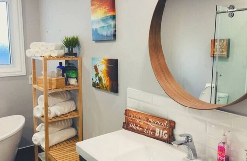 Leamington Apartment | The CoZy Place · Ultimate Relaxation!