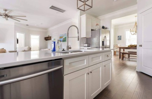 Charleston House | The Crab House: Built 2022. Huge property. Arcade.