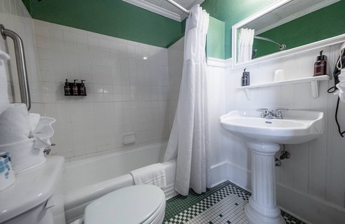 Eureka Springs Historic District Hotel | The Crescent Hotel and Spa