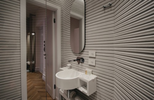 Tirana Hotel | The Crown Boutique Hotel & SPA