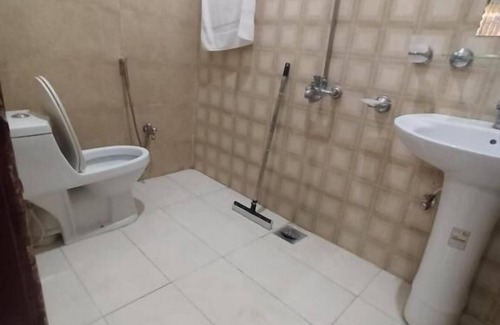 Fatehjang Hotel | The Crown Guest House