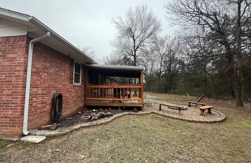 Hoyt House | The Dam Lakehouse -Beautiful 3-bedroom home 1/2 mile from Lake Eufaula Dam