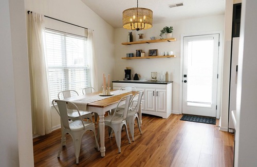 Georgetown House | "The Dawning House" - Peaceful Modern Stay w/Yard