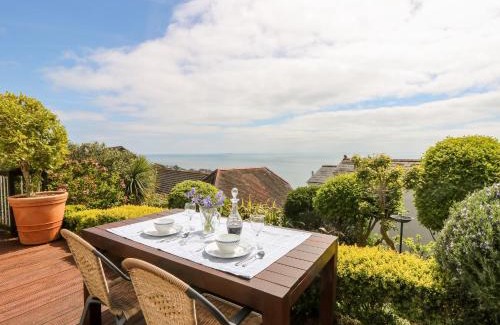 Ventnor Apartment | The Deck Studio
