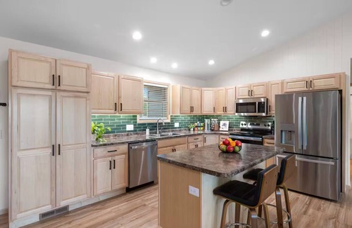 Wisconsin Dells House | The Dells Den- Hot Tub- Fire Pit- Theater- Game Room- 5 min to DT Dells!
