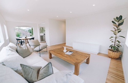 Narrow Neck Apartment | The Devonport Retreat