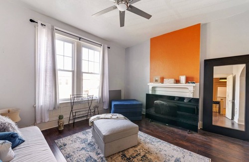 Tower Grove East House | The Dobbs Manor (3-Bedroom) by RedAwning