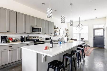 Nashville House | The Dogwood House - Minutes to Downtown & Opry