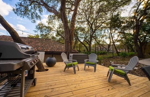 Lakeshore Addition House | The DOME House ~An Iconic Stay on Lake Austin~