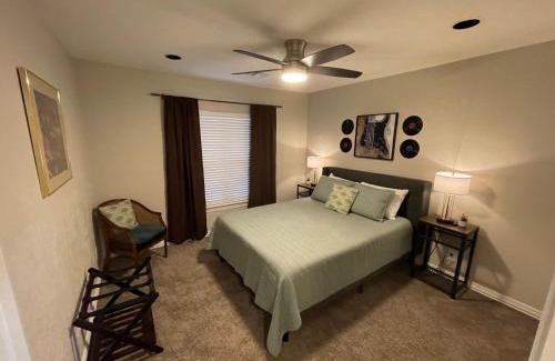Chickasha House | The Drover House by USAO in Chickasha, Fenced Yard, King Bed, Smart TV, High Speed WIFI & Covered Parking