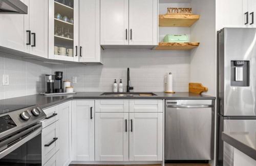 Southeast Calgary Apartment | The Duke| Spacious | Upscale | Close to DT