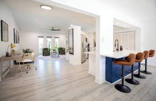 Palm River Estates House | "The Edition" HEATED Pool/Spa, 10 min to Beach, Mercato, Naples Park, Sleeps 10