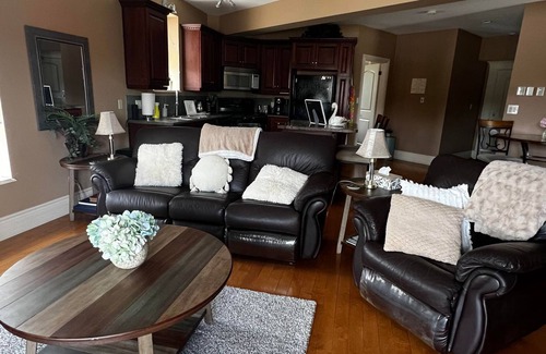 Stratford Condo | The Elegant Swan - Steps from Theatre