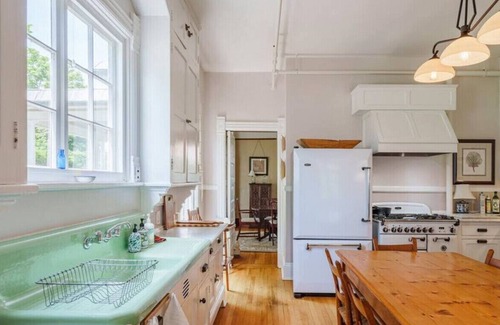 Timberville House | The Elora - Spacious Luxury Historic Retreat
