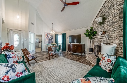 Friendswood House | The Emerald Cottage, Friendswood Texas