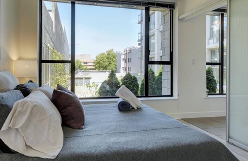 Downtown Victoria Apartment | The Emperor at the Juliet