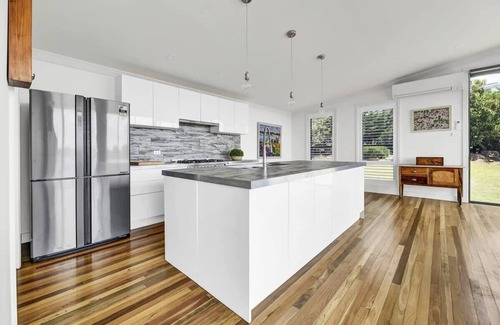 Calare House | The Entertainer | 5 Bed 5 Bath, 3 Storey Retreat