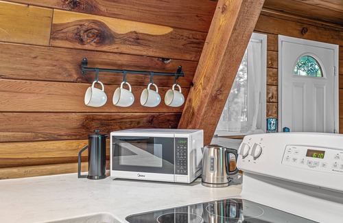 Grants Pass House | The Epic A - Hot Tub and Views on an Acre